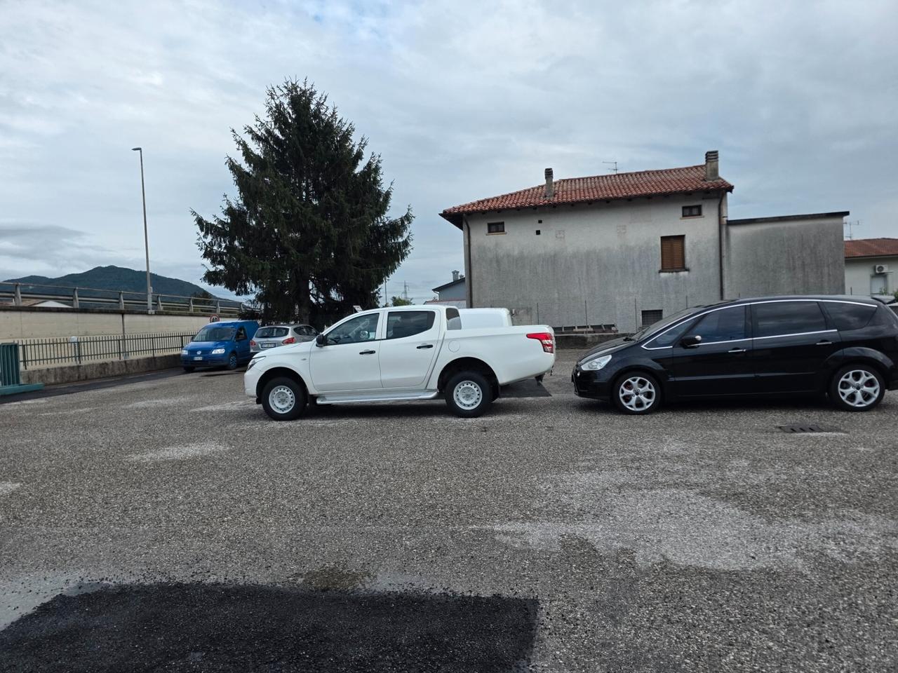 Mitsubishi L200 Autocarro preparata e garantito 12 mesi