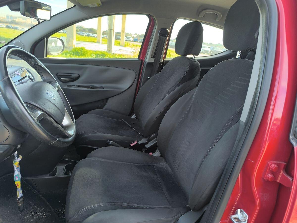 Lancia Ypsilon cambio automatico