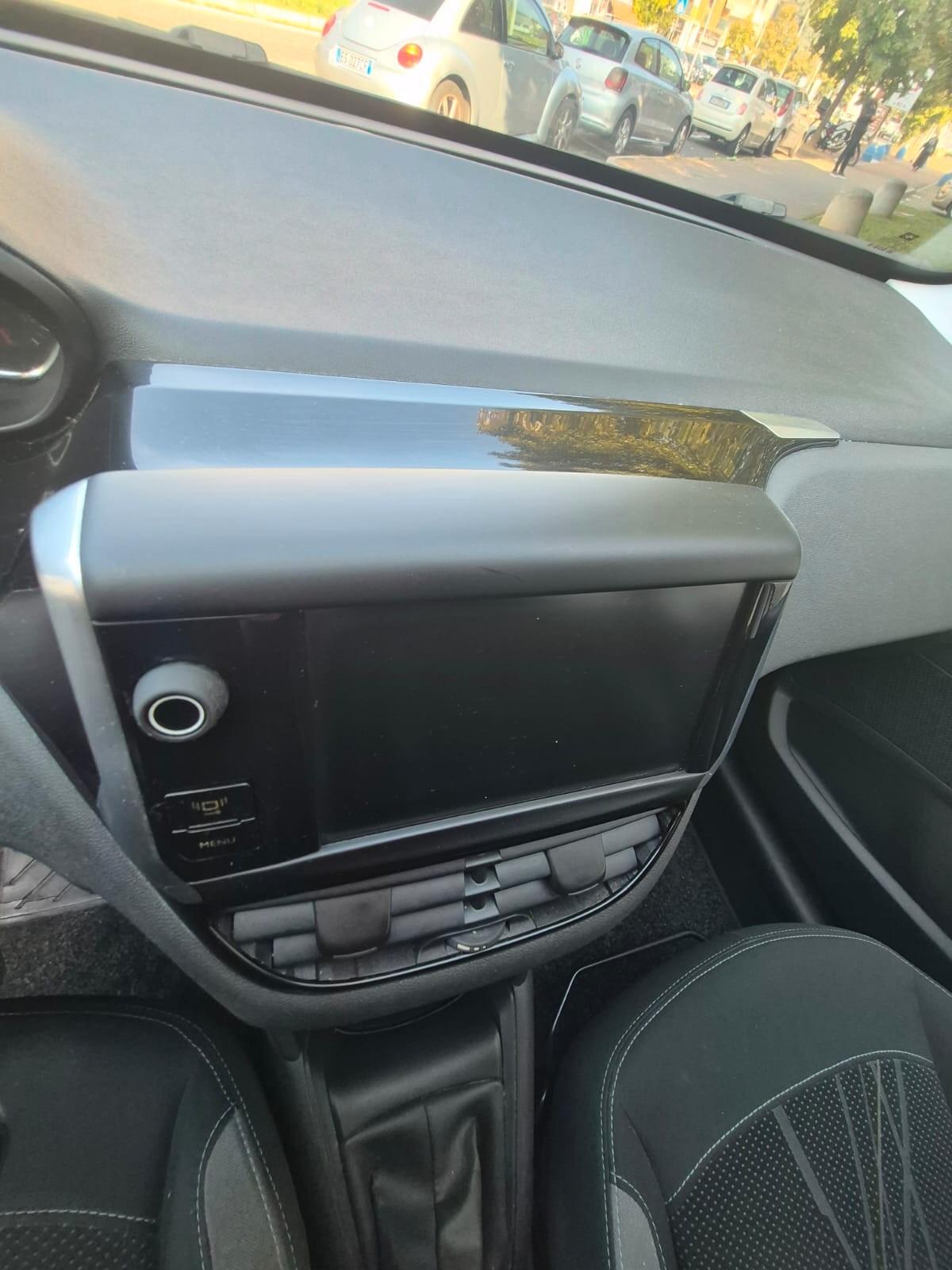 Peugeot 208 1.4 HDi 68 CV 5 porte Allure