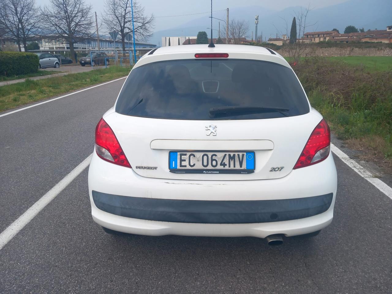 PEUGEOT 207 1,4 BENZINA- OK NEOPATENTATI