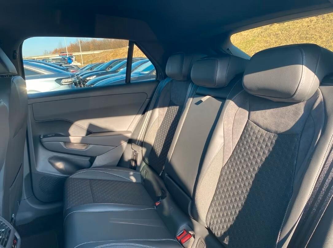 Volkswagen*T-Roc*1.5*eTSI*150CV*DSG*R-Line*ACC*LED*18"*