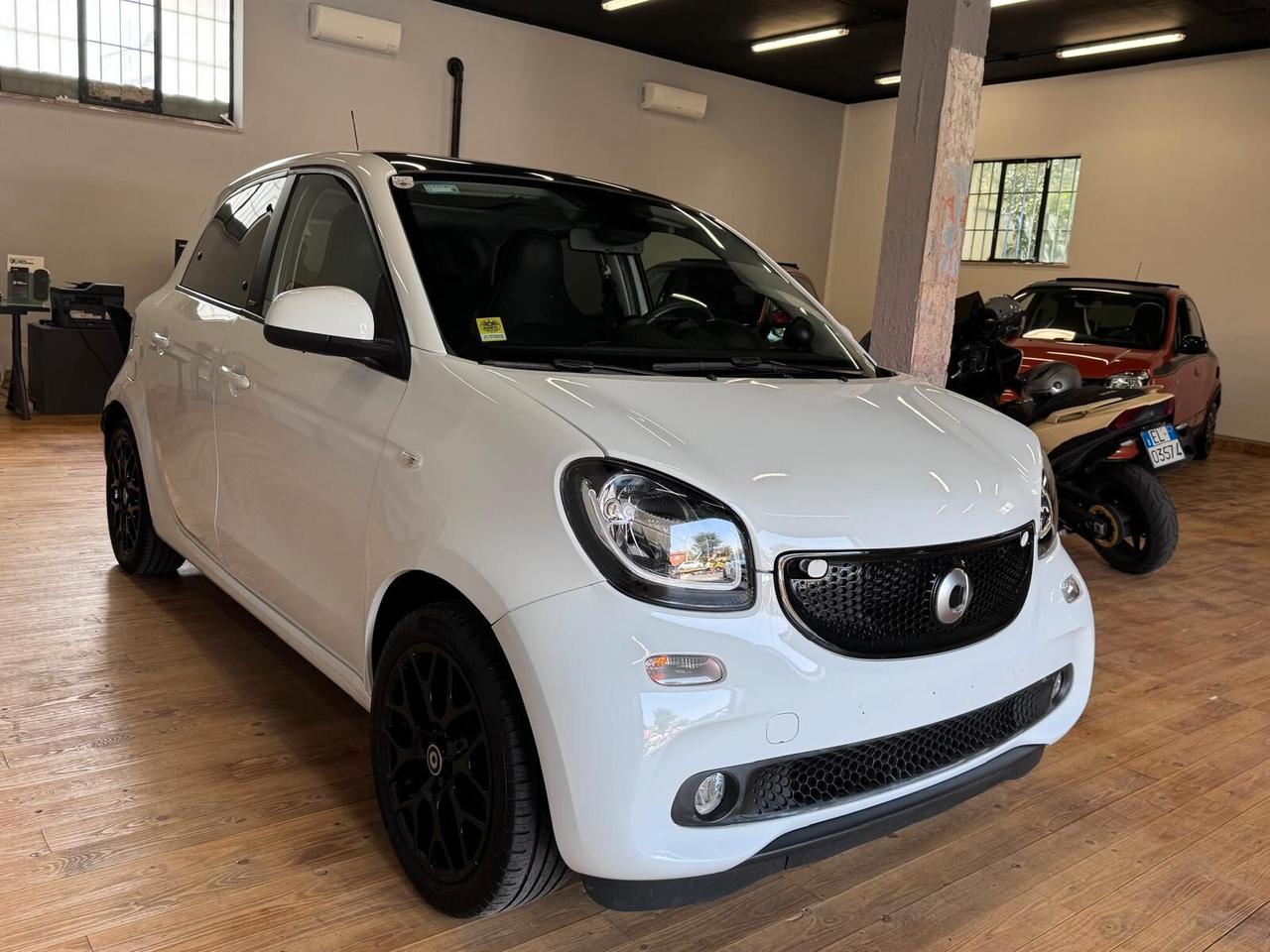 Smart ForFour 0.9 90CV PRIME SPORT PACK ,PANO,NAVI,LED,RETRO,UNIPRO
