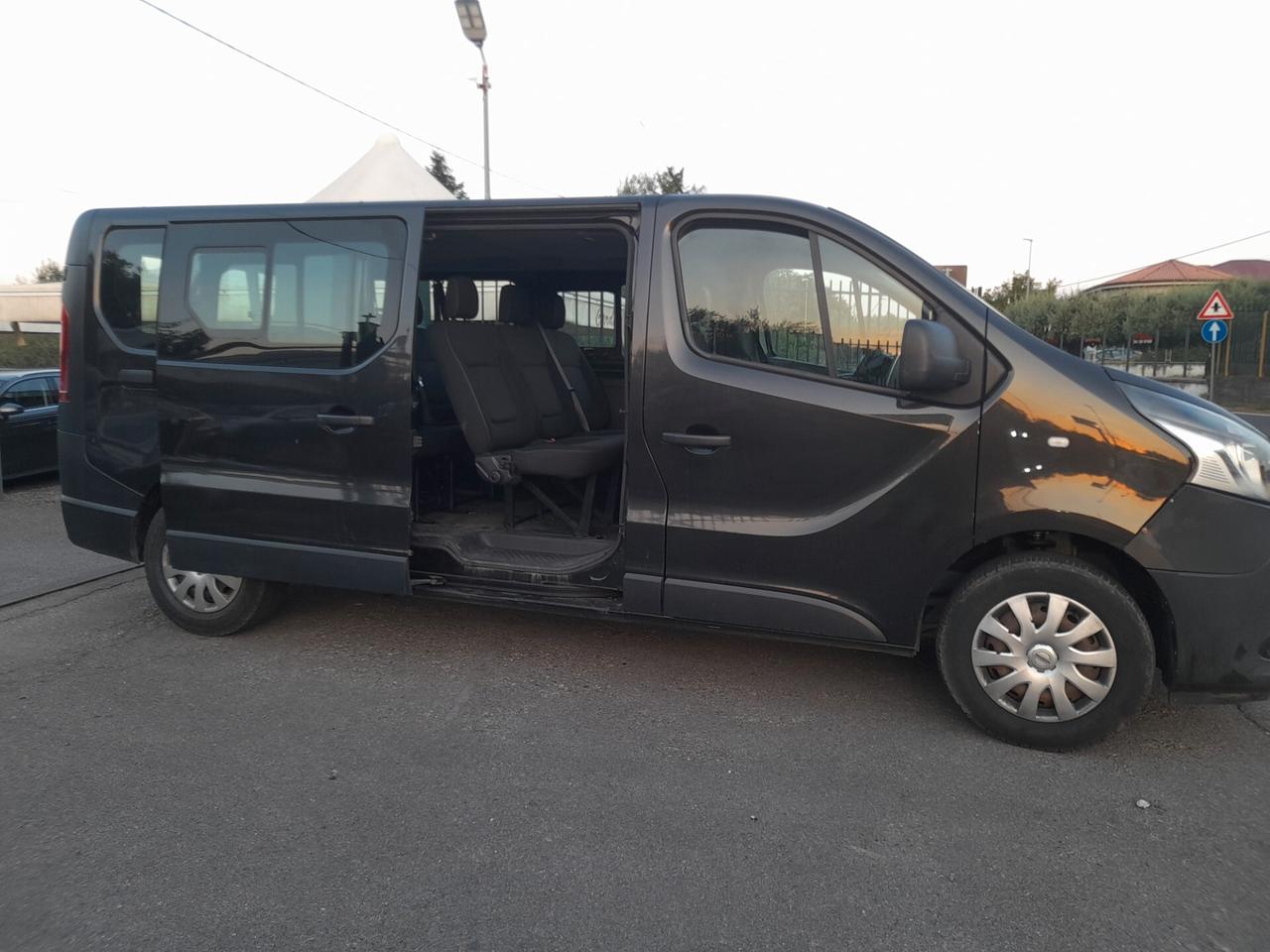 Nissan NV300 27 1.6 dCi 120CV PC-TN Bus M1