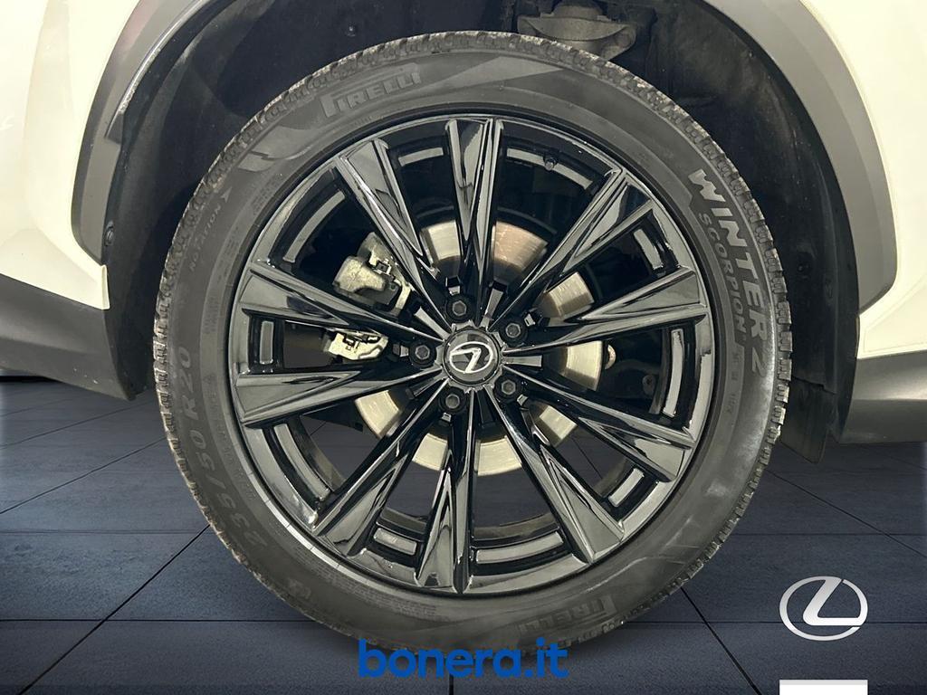 Lexus NX 2.5 Hybrid F-Sport 4WD e-CVT