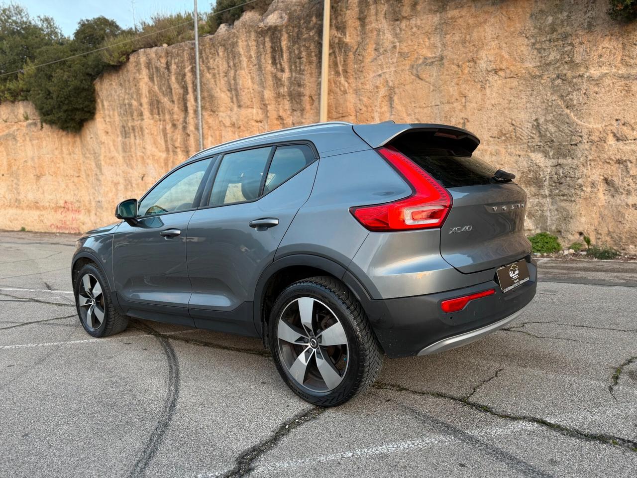 Volvo XC40 D4 AWD/2.0 150 CV/CERCHI 19"/TAGLIANDI VOLVO