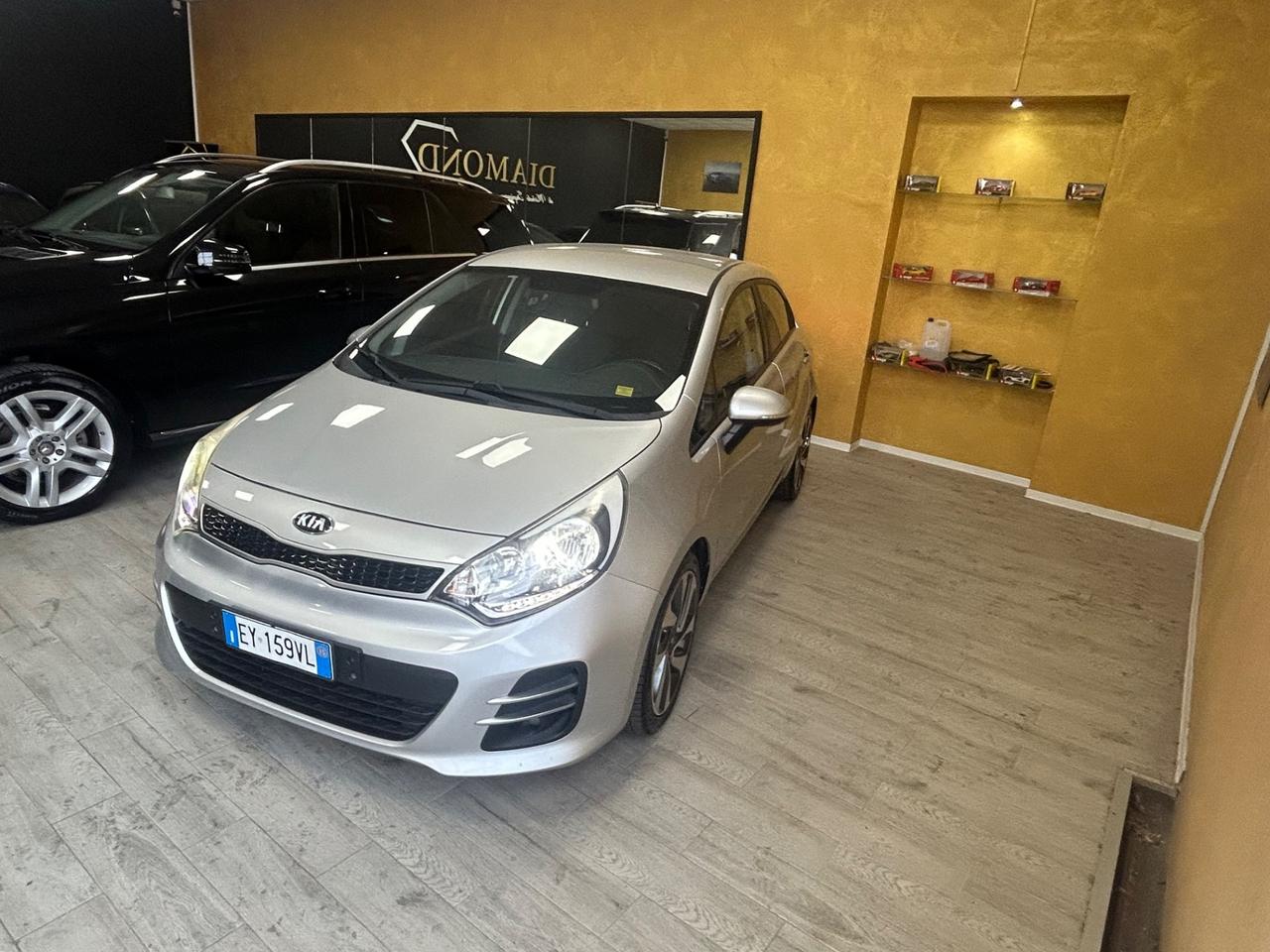 KIA RIO 1.4 Crdi 90 cv “FULL LED/NAVI/RETRO”-2015