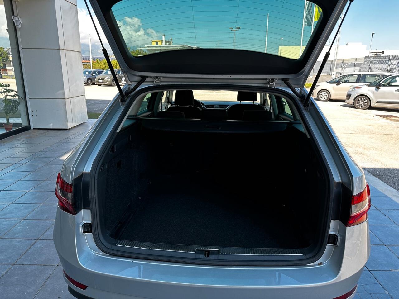 Skoda Superb 1.6 TDI Wagon Executive
