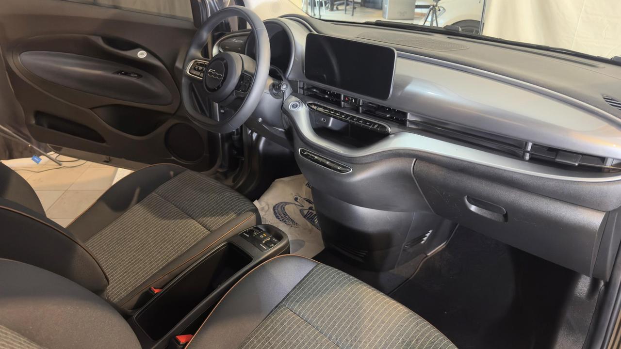 Fiat 500e 3+1 42 kWh Icon +