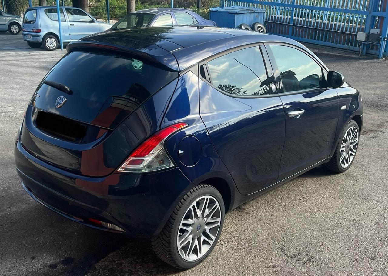 Lancia Ypsilon 1.2 69 CV 5 porte GPL Ecochic Platino