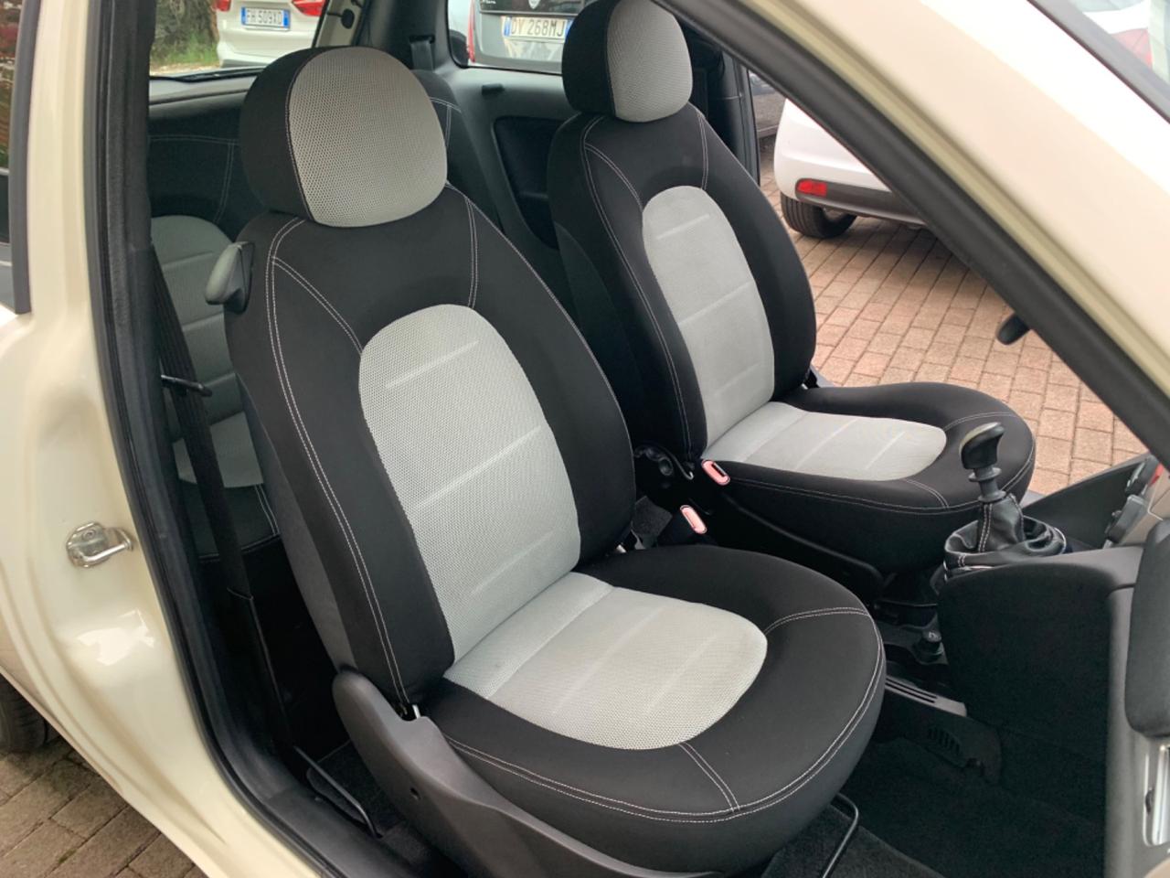 Lancia Ypsilon 1.2 Momo Design