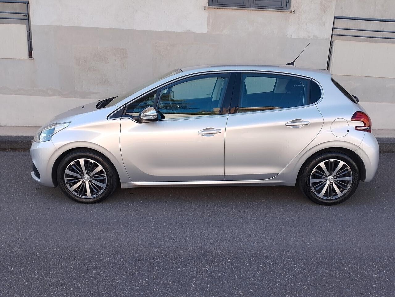 Peugeot 208 BlueHDi 75 Allure neo patentati