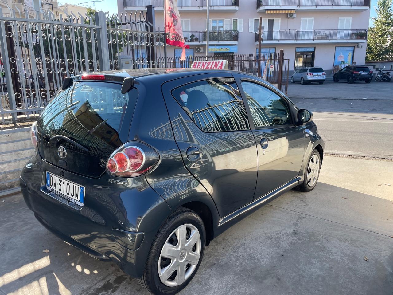 Toyota Aygo 1.0 12V VVT-i 5 porte Sol