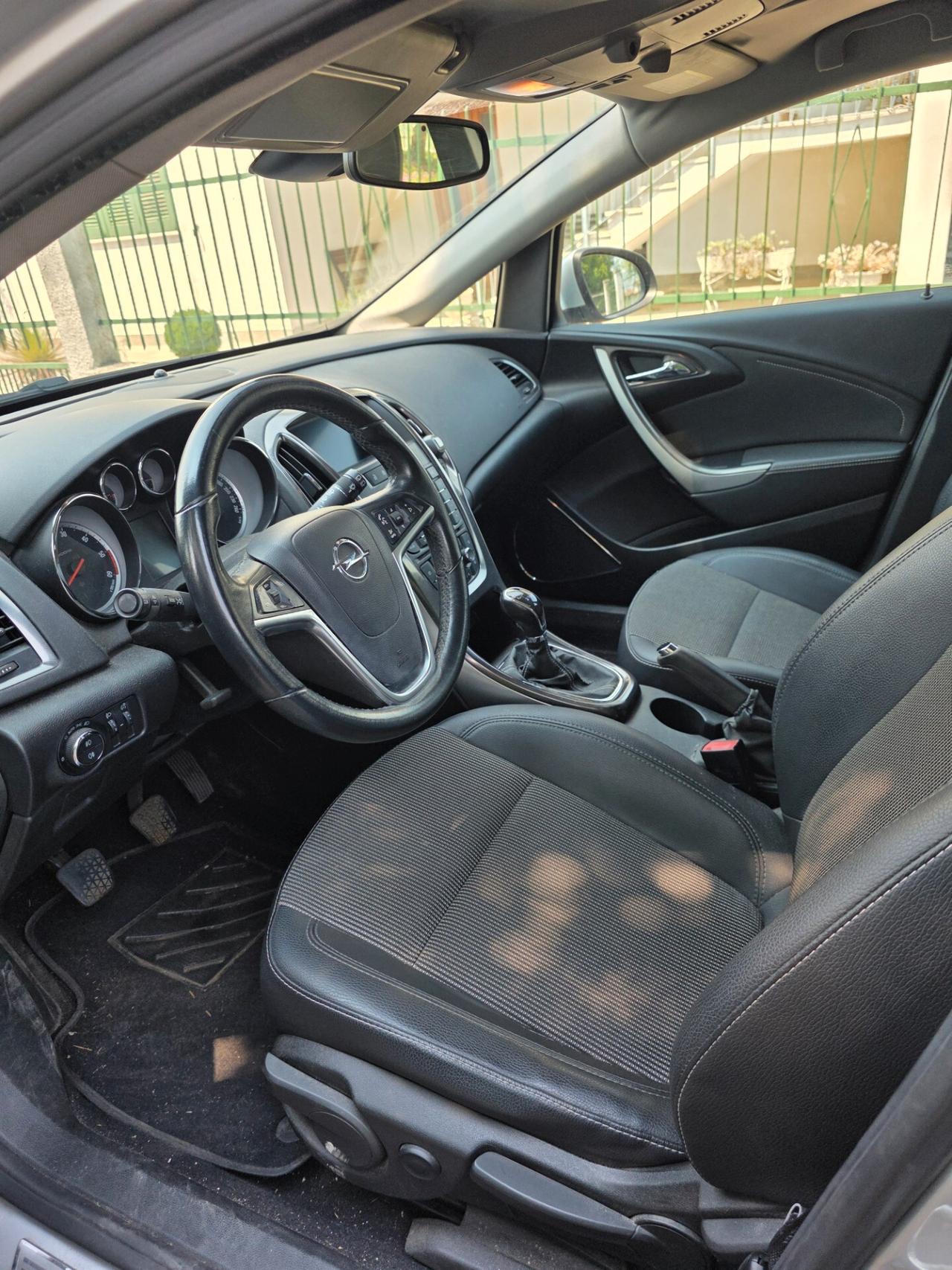 Opel Astra 1.7 CDTI 2012