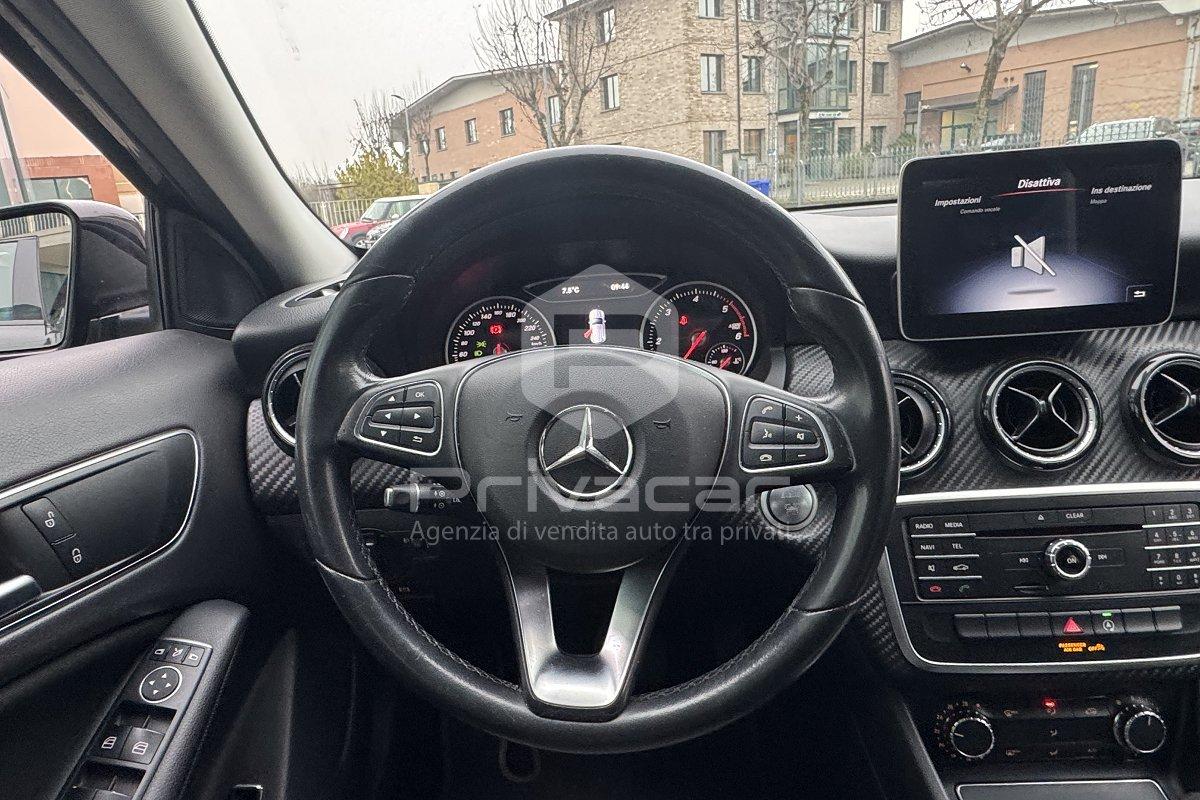 MERCEDES GLA 180 d Executive