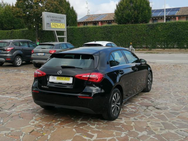 MERCEDES-BENZ A 200 d Automatic Business