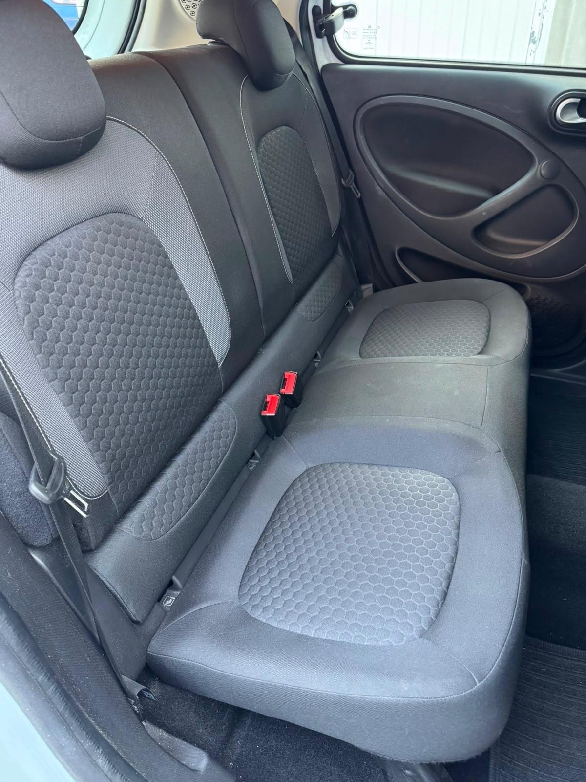Smart ForFour EQ Pulse