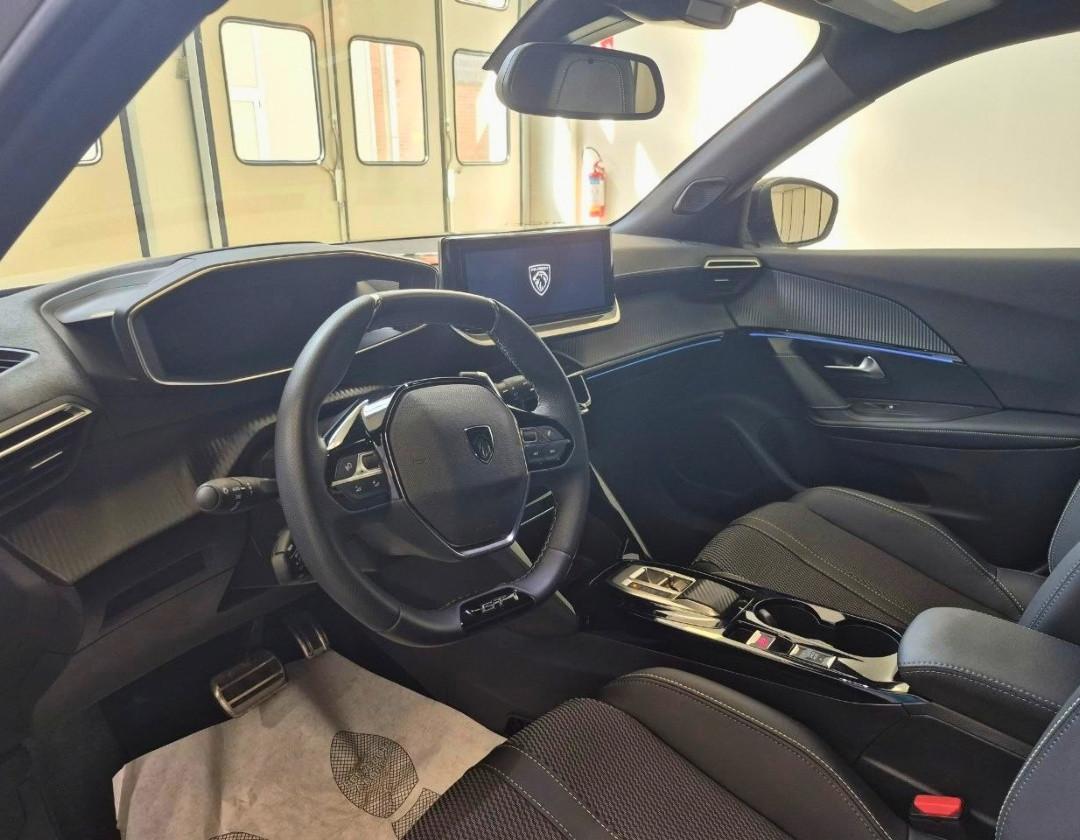 PEUGEOT 2008 GT Hybrid 136 e-DCS6