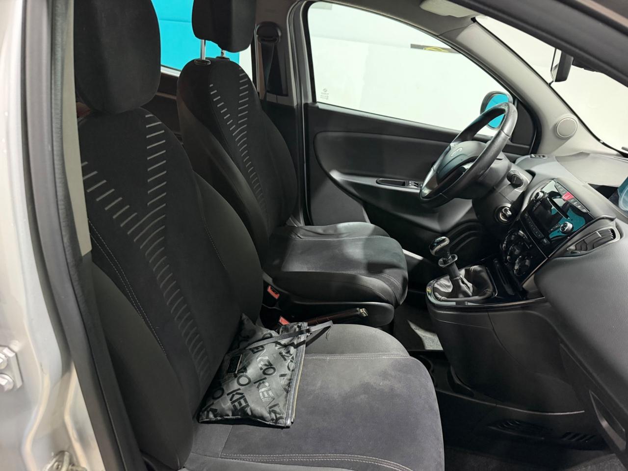 Lancia Ypsilon 0.9 TwinAir 85 CV 5