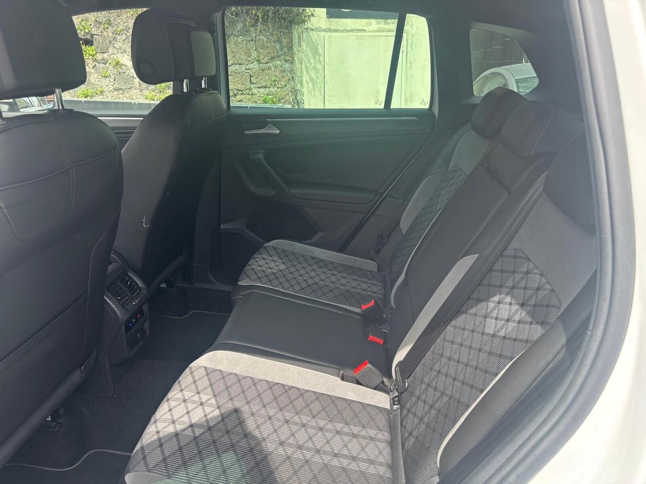 Volkswagen Tiguan 2.0 TDI 150 CV SCR DSG R-Line