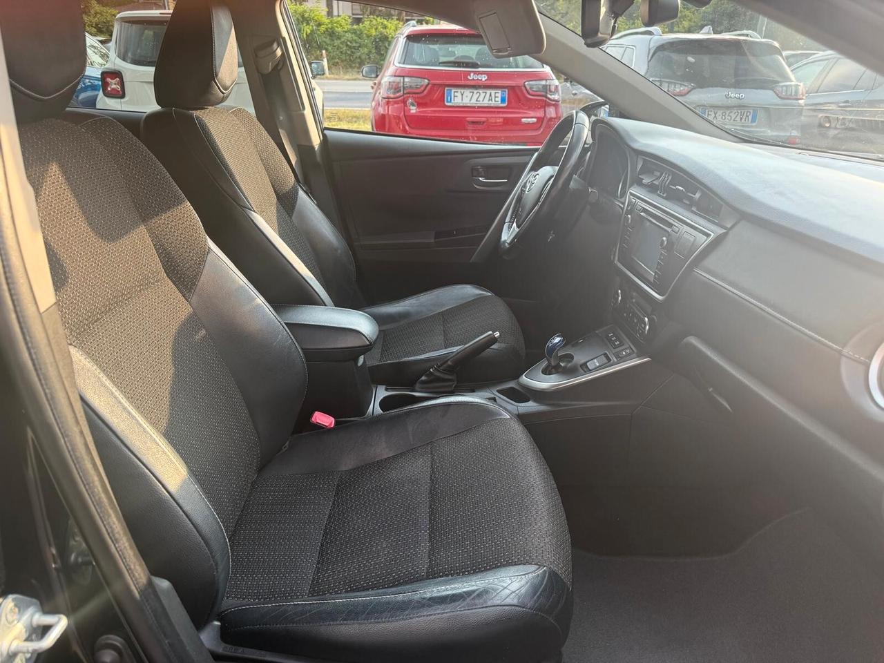 Toyota Auris Touring Sports 1.8 Hybrid Lounge