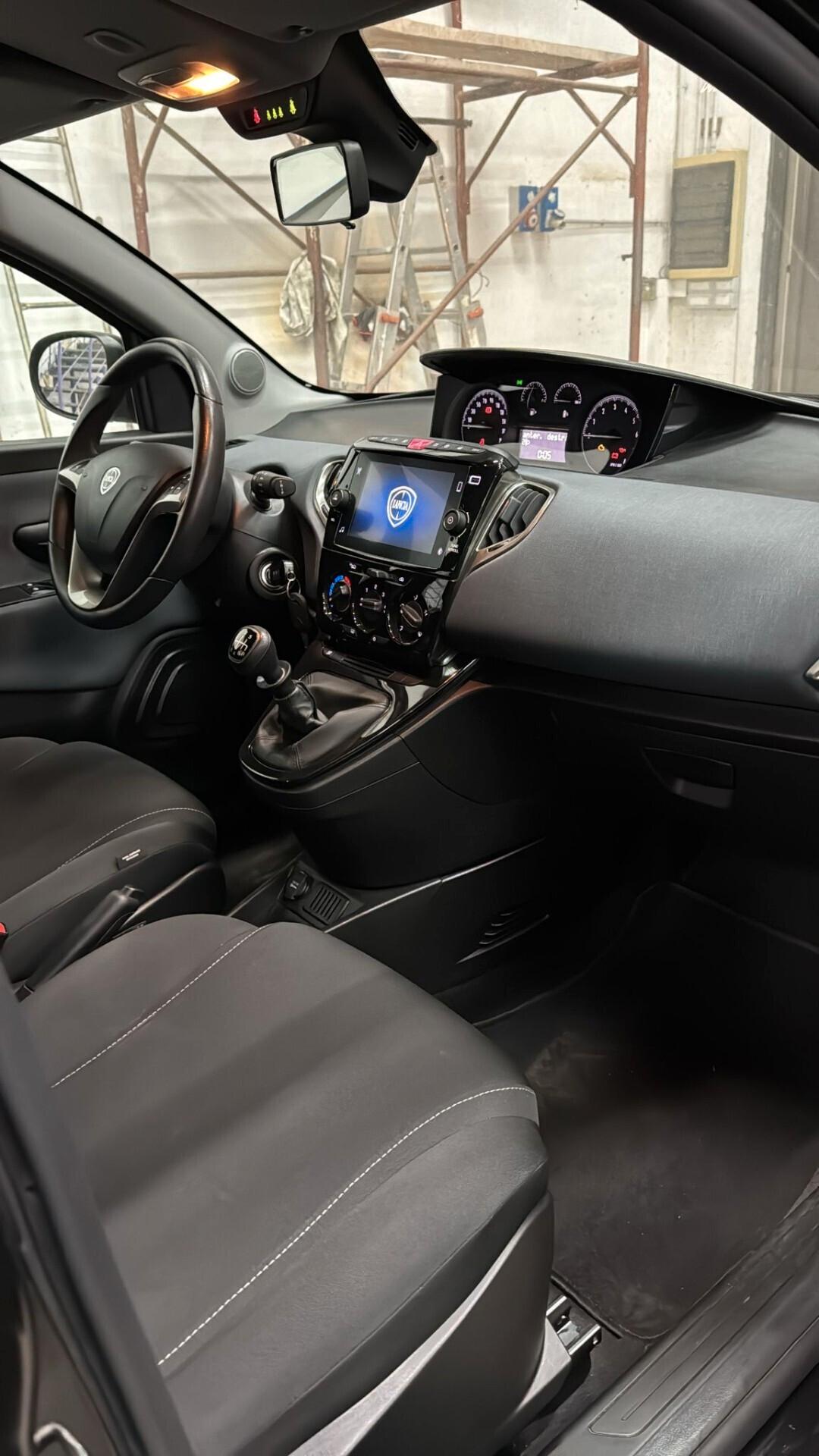Lancia Ypsilon 1.0 FireFly 5 porte S&S Hybrid Alberta Ferretti