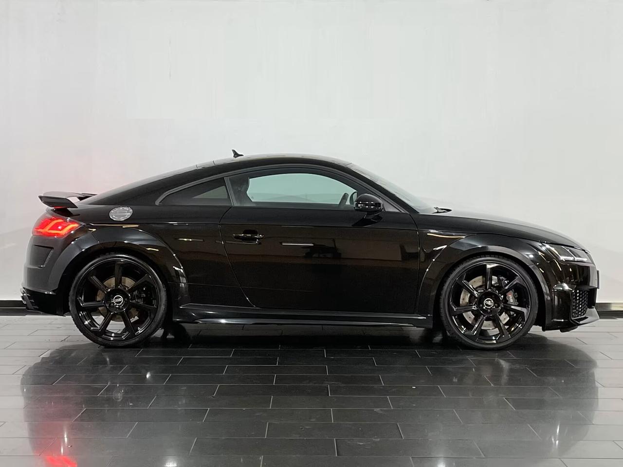 Audi TT RS 2.5 TFSI quattro scarico sportivo telecamera