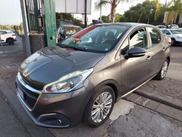 Peugeot 208 PureTech 82 5 porte Black Line