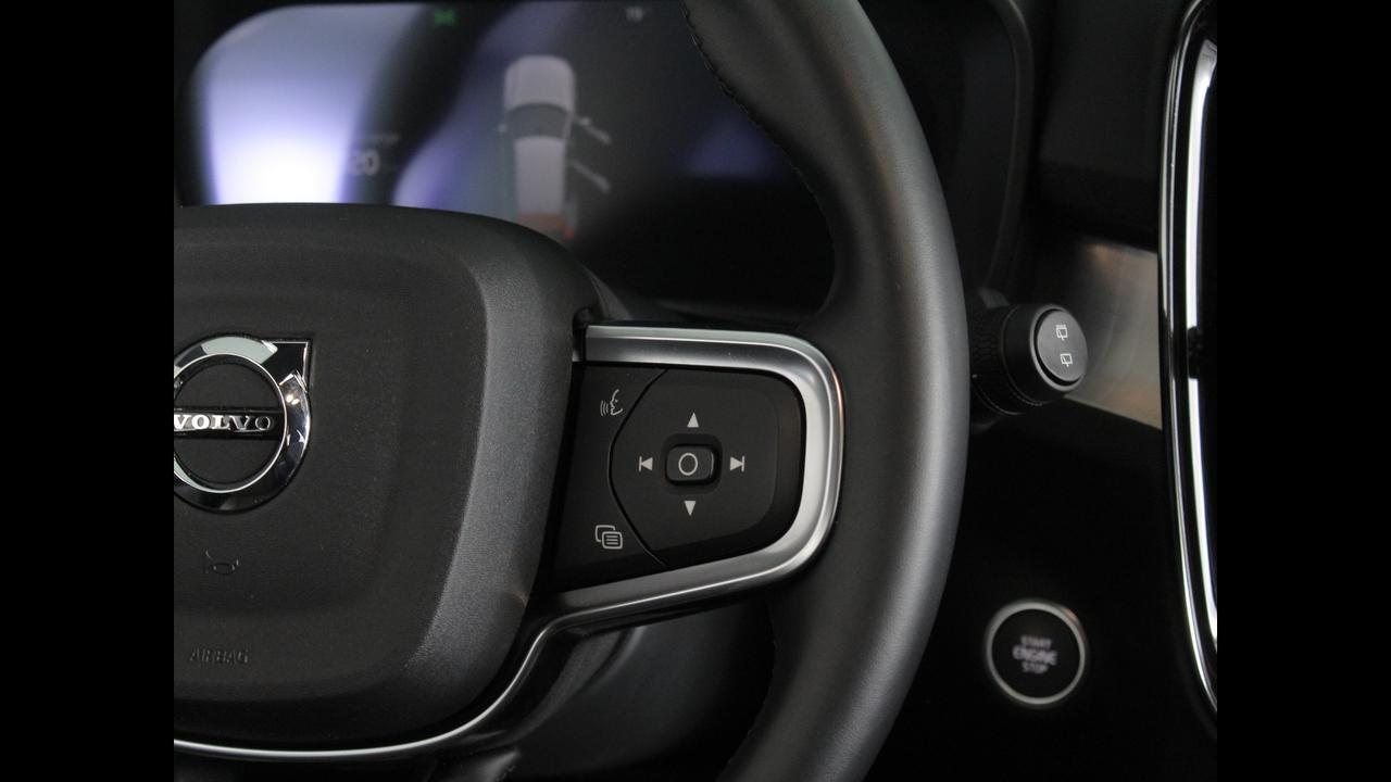 VOLVO XC40 2023 - XC40 2.0 b3 Core auto