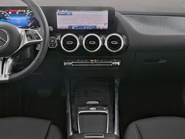 MERCEDES-BENZ GLA 180 Automatic Progressive Advanced