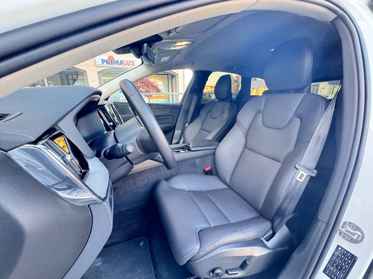 Volvo XC60 2.0 b4 Core awd auto