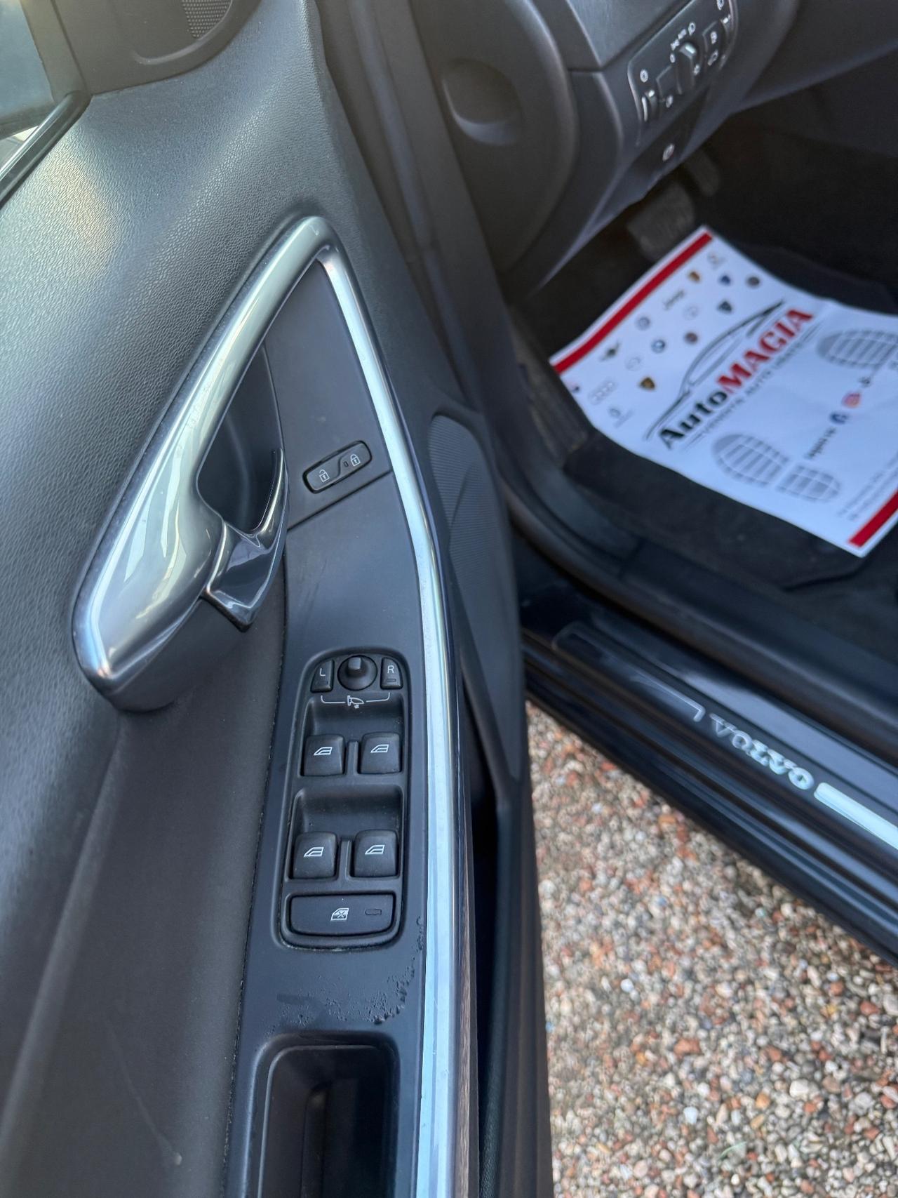 Volvo S60 D5 AWD Geartronic Momentum