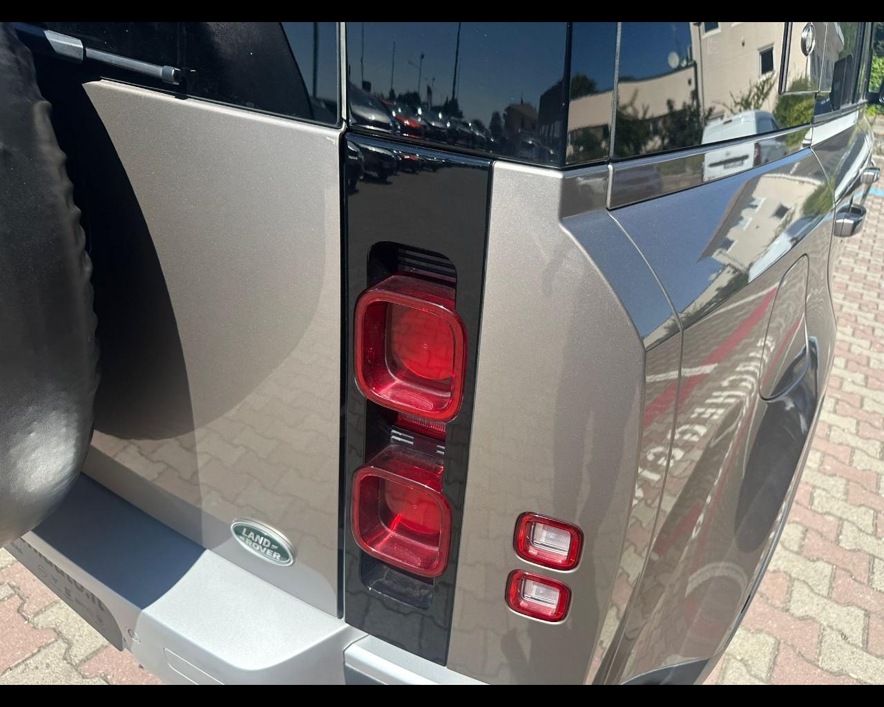 LAND ROVER Defender 110 3.0d i6 mhev SE awd 200cv auto 7 p.ti