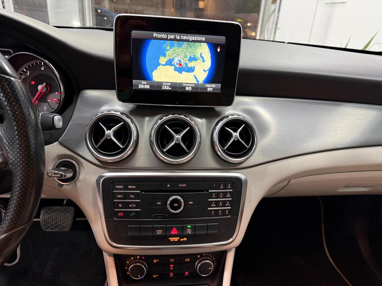 Mercedes-benz GLA 200 d Sport-2015