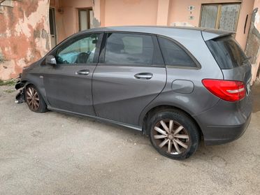 Mercedes-benz B 180 sinistrata airbag ok