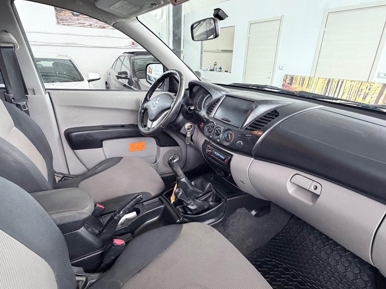 Mitsubishi L200 2.5 DI-D/136CV Double Cab Invite 2011