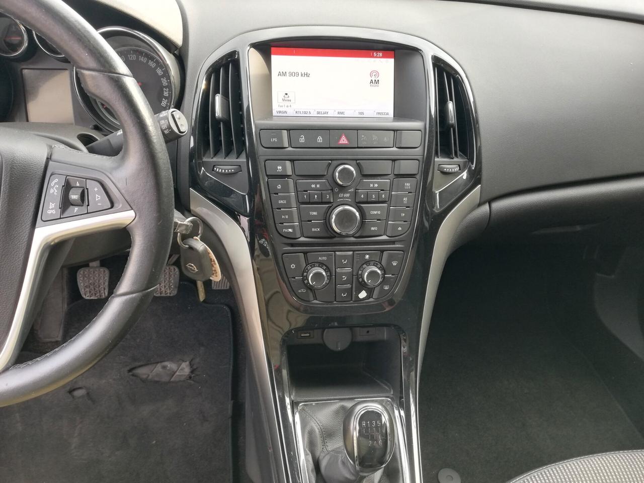 Opel Astra 1.4 Turbo 140CV 5 porte GPL Tech Cosmo
