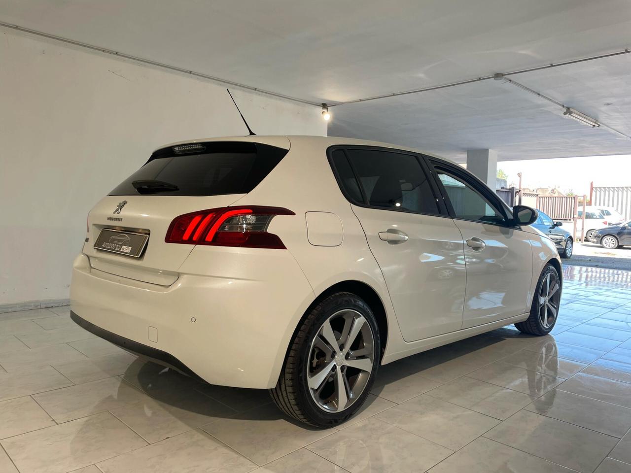 Peugeot 308 BlueHDi 100CV NEOPATENTATI