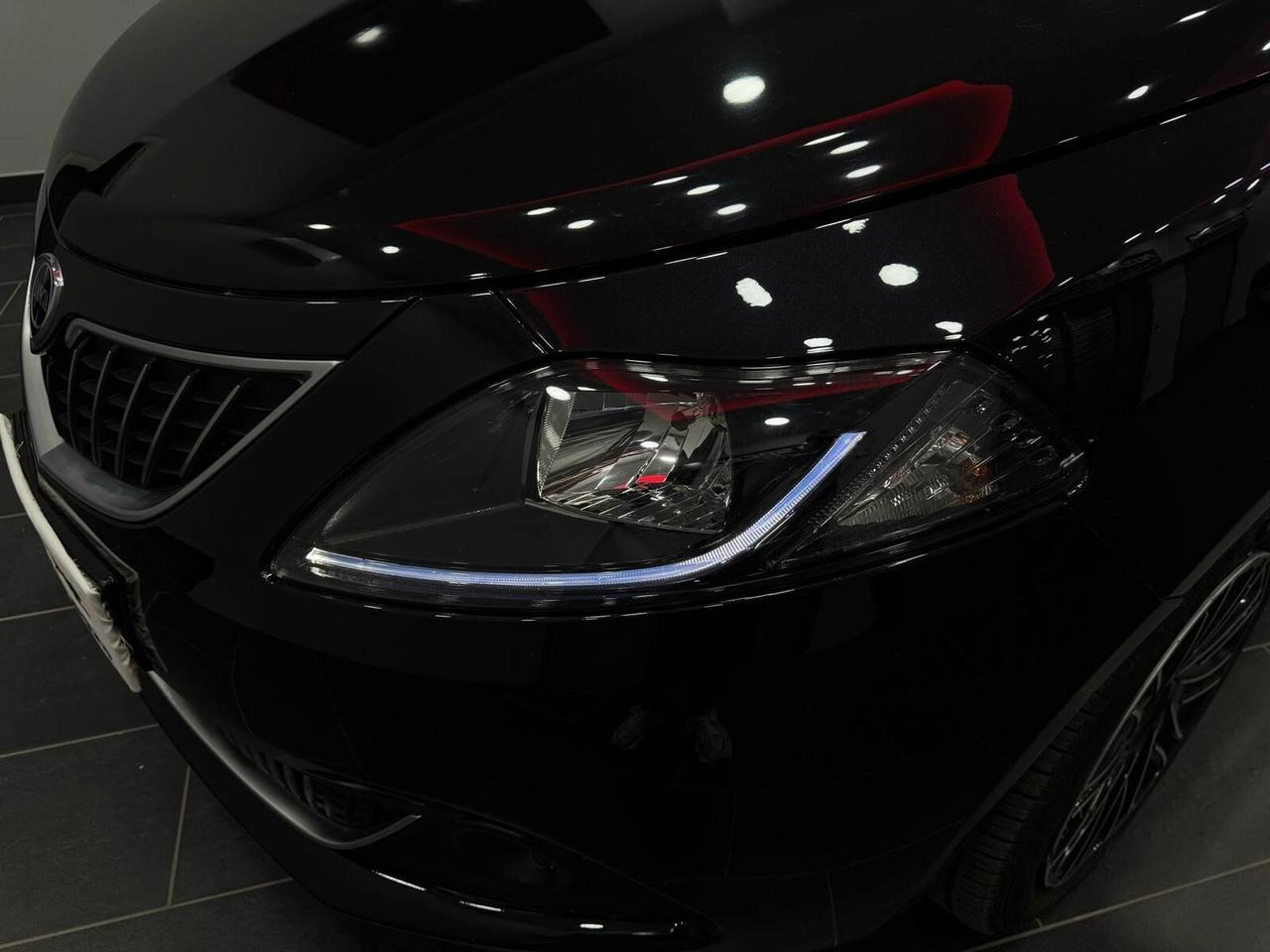 Lancia Ypsilon 1.0 FireFly 5 porte S&S Hybrid Ecochic UnYca