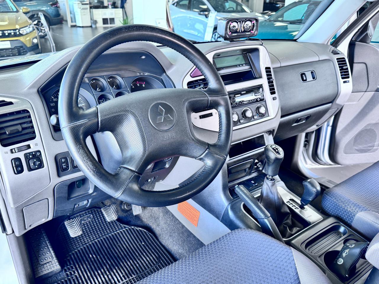 Mitsubishi Pajero 2.5 TDI 3p. Instyle