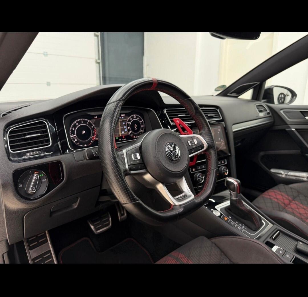 Volkswagen Golf GTI 2.0 TSI TCR DSG