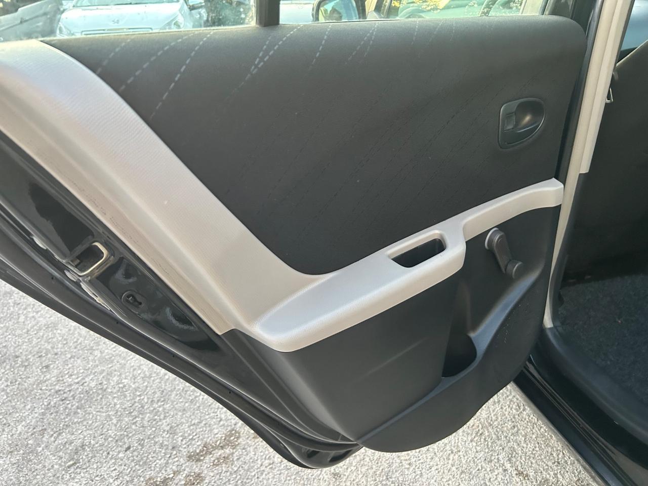 Toyota Yaris 1.0 5 porte Sol