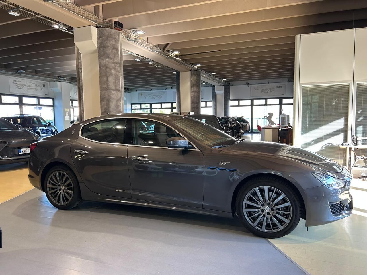 Maserati Ghibli 330 CV MHEV GT
