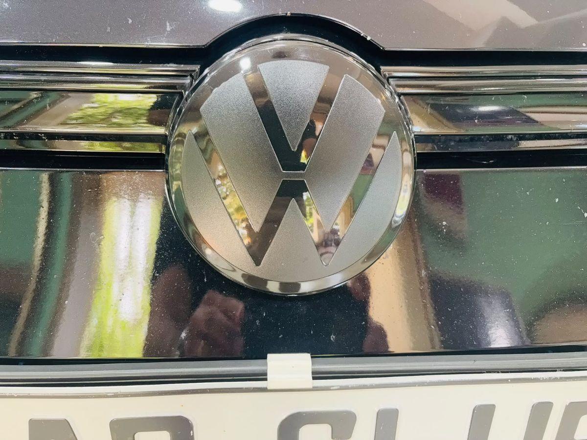 Volkwagen Golf 8.5 2.0 TDI 150cv DSG Total Black Pack