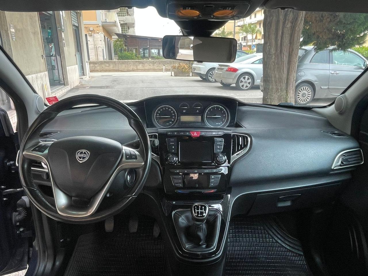 Lancia Ypsilon 1.2 69 CV 5 porte Platinum
