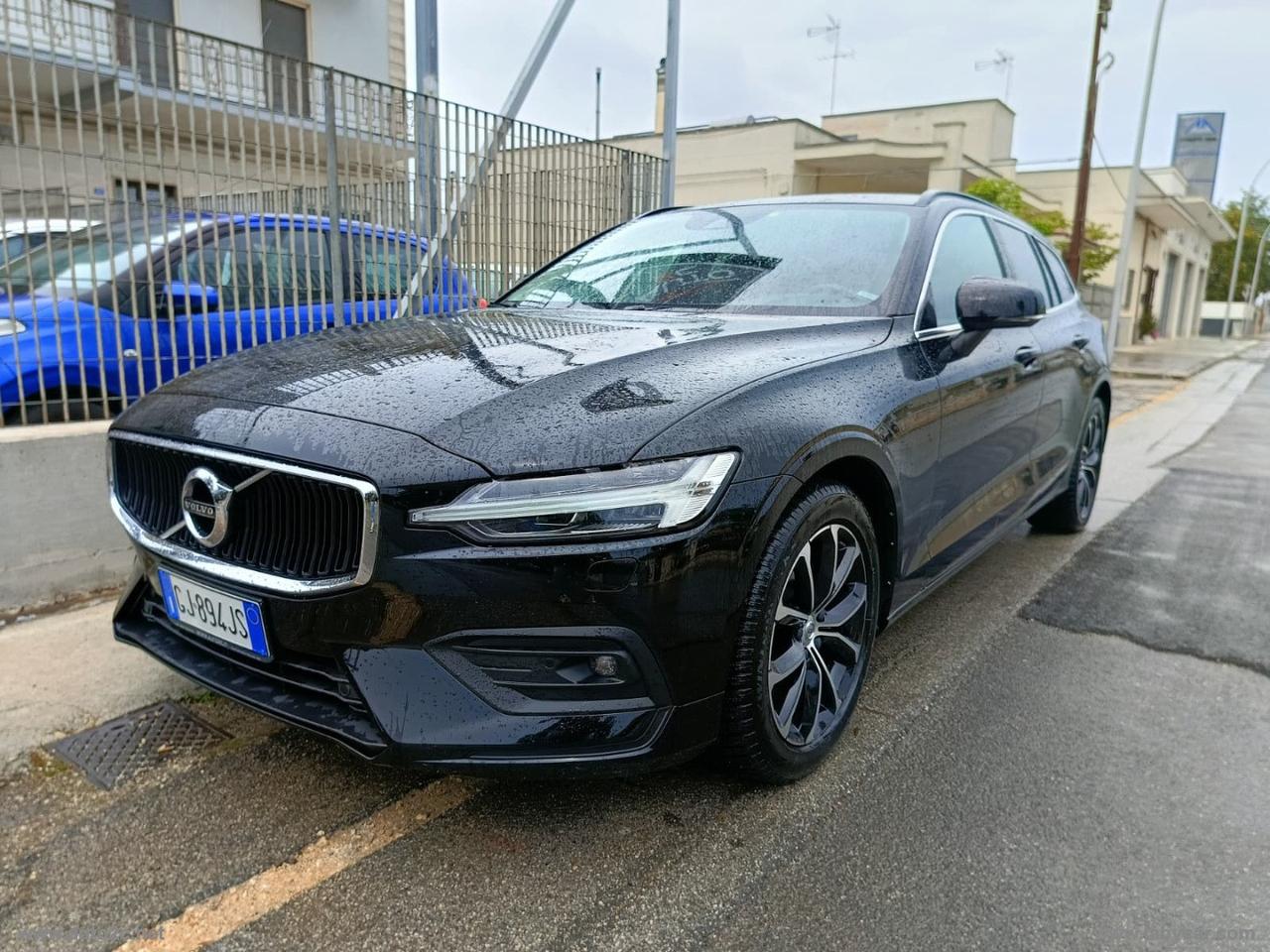 VOLVO V60 B4