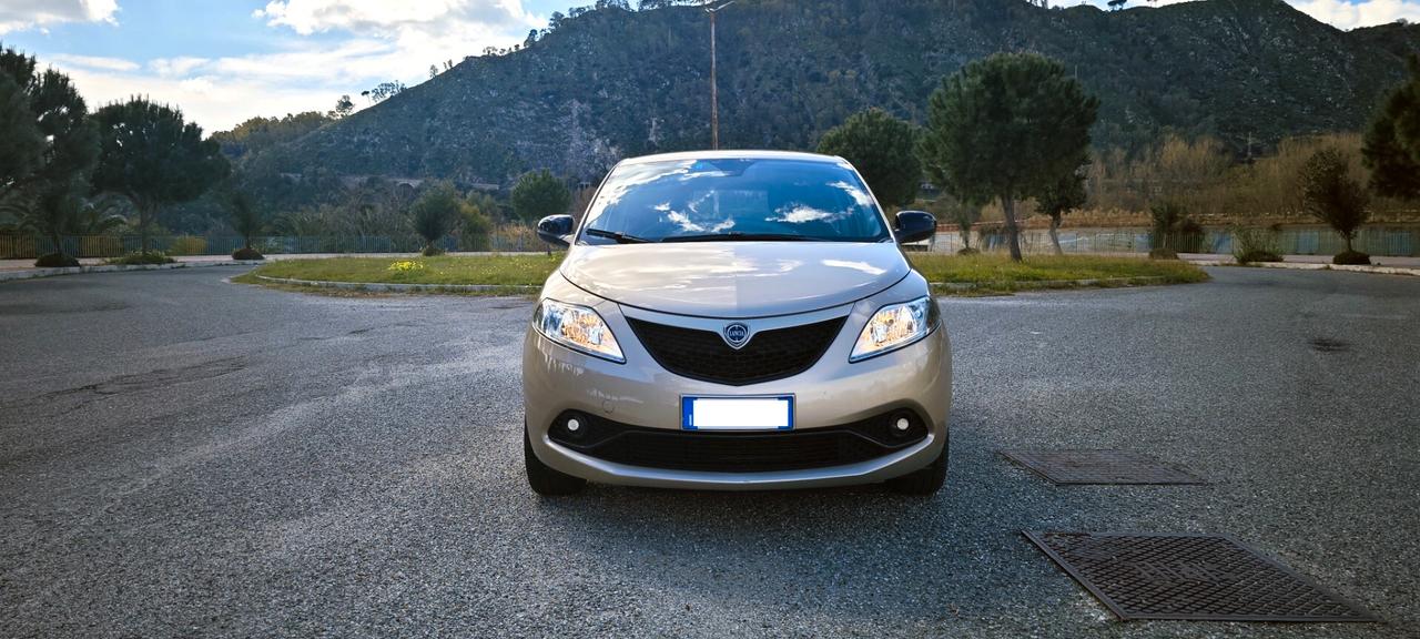 Lancia Ypsilon 1.0 FireFly 5 porte S&S Hybrid Ecochic Gold