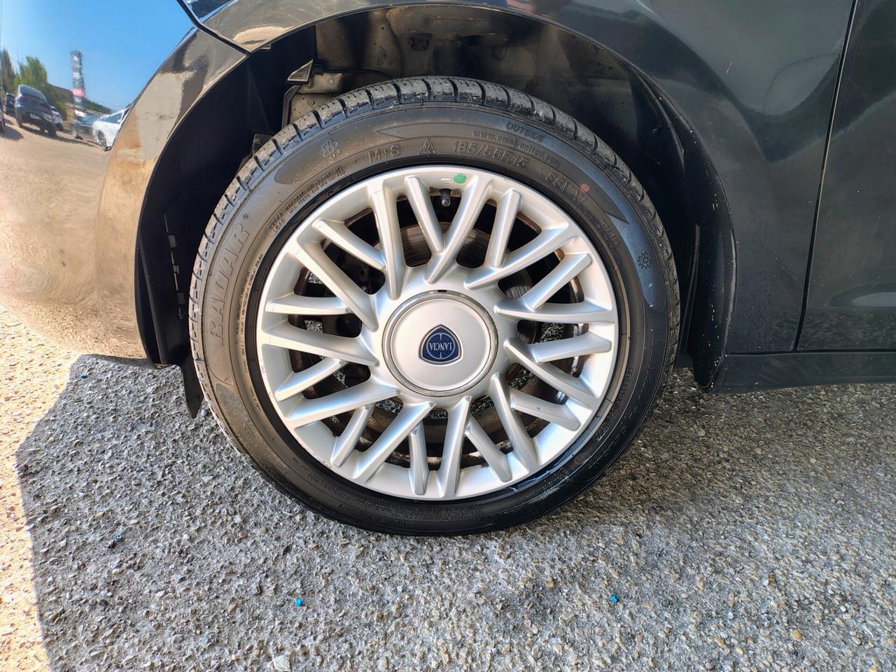 Lancia Ypsilon 1.2 69 CV 5 porte GPL Ecochic Gold