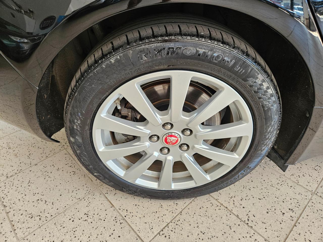 Jaguar XE 2.0 D 180 CV aut. Pure