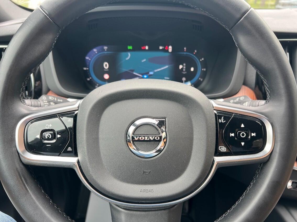 Volvo XC60 2.0 b4 Plus Dark awd auto - FULL OPTIONAL