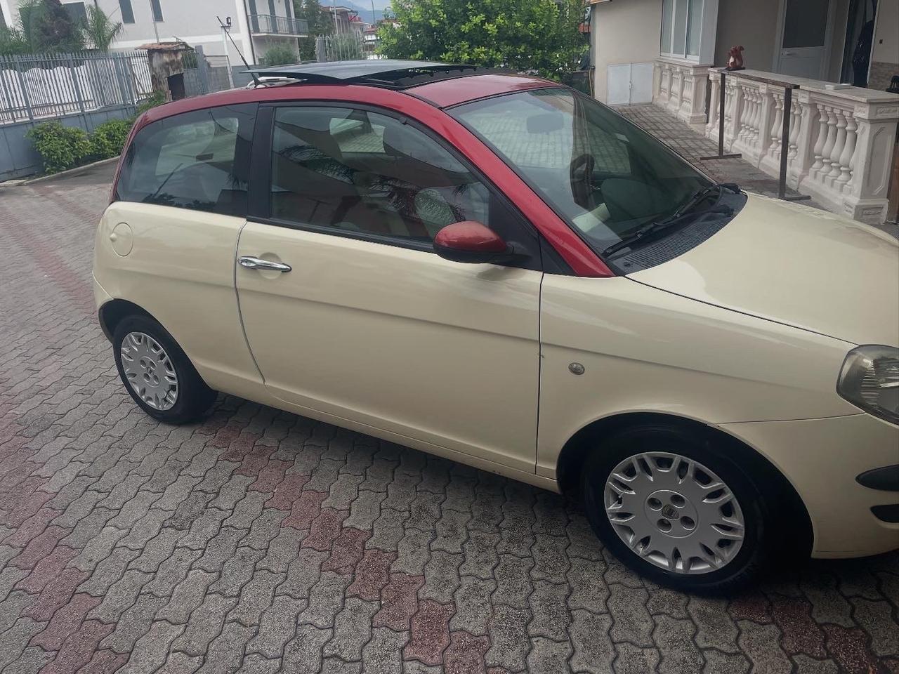 Lancia Ypsilon 1.4 16V Platino